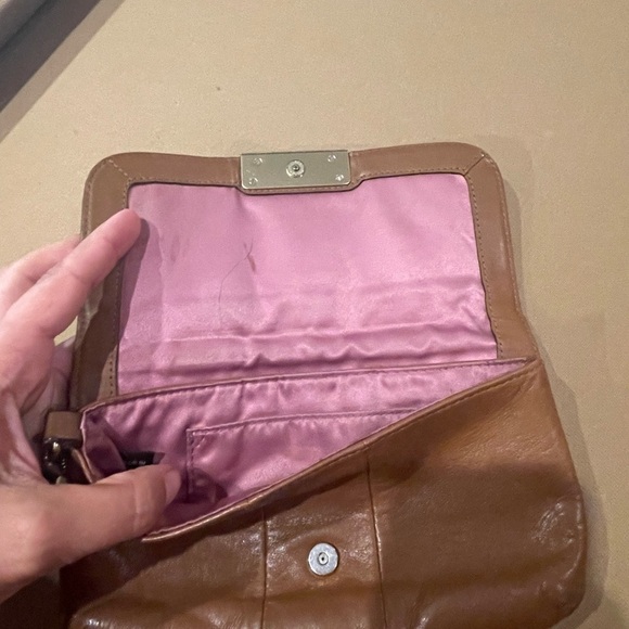 Coach wristlet - Picture 4 of 7